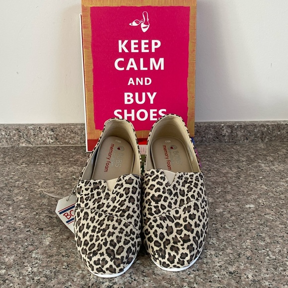 Bob’s From Skechers NEW memory foam slip on shoes W9.5 model 33417/LPD leopard - Picture 1 of 12